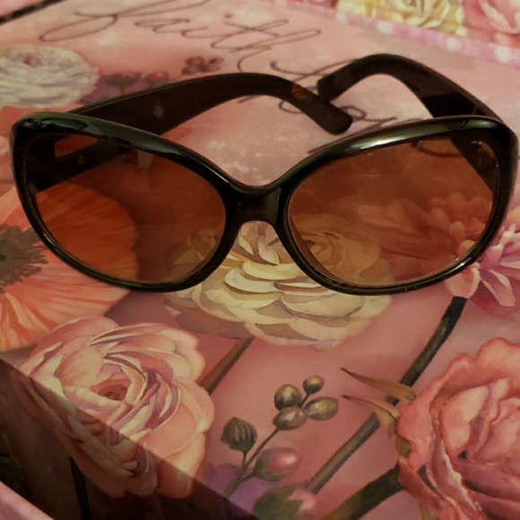bundle of sunglasses